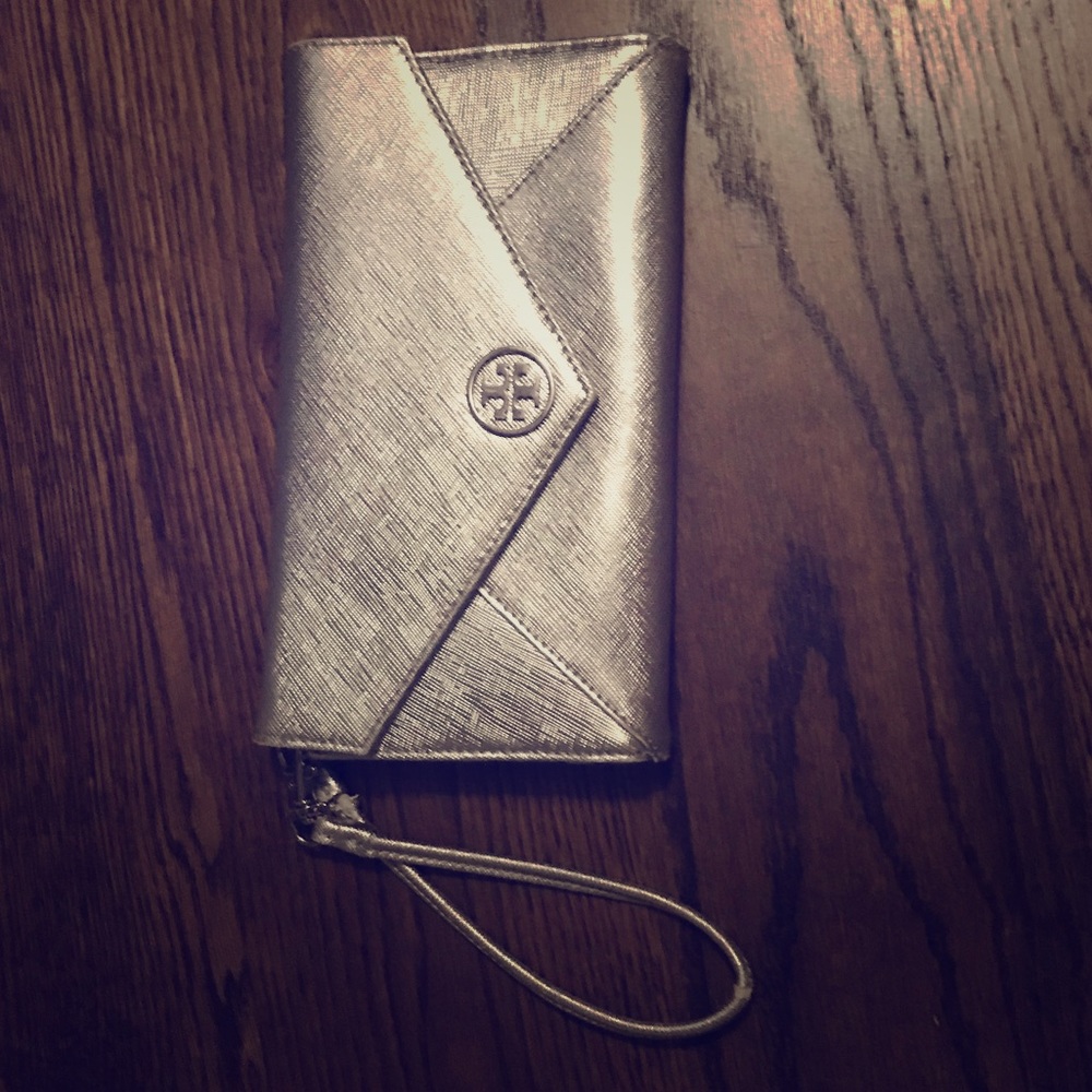 Tory Burch Clutch in silver